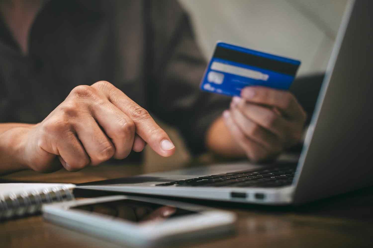 87% of UK Vapers Purchase Online